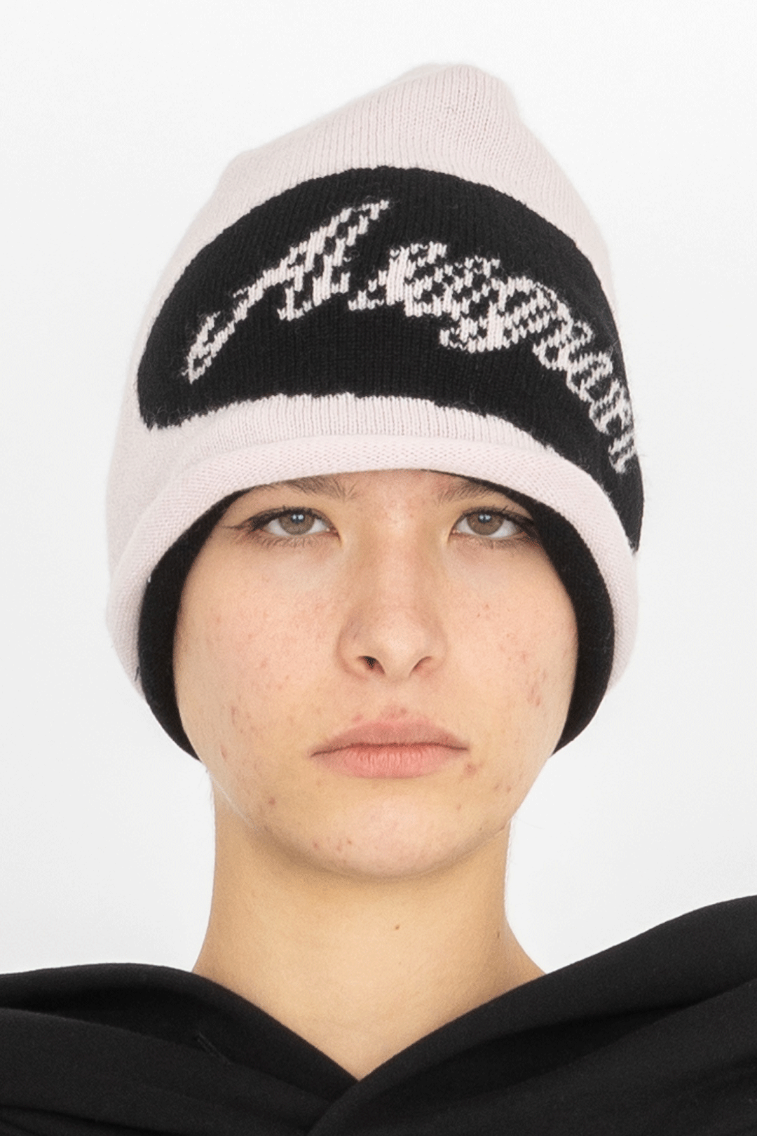auguri beanie hat pink/black