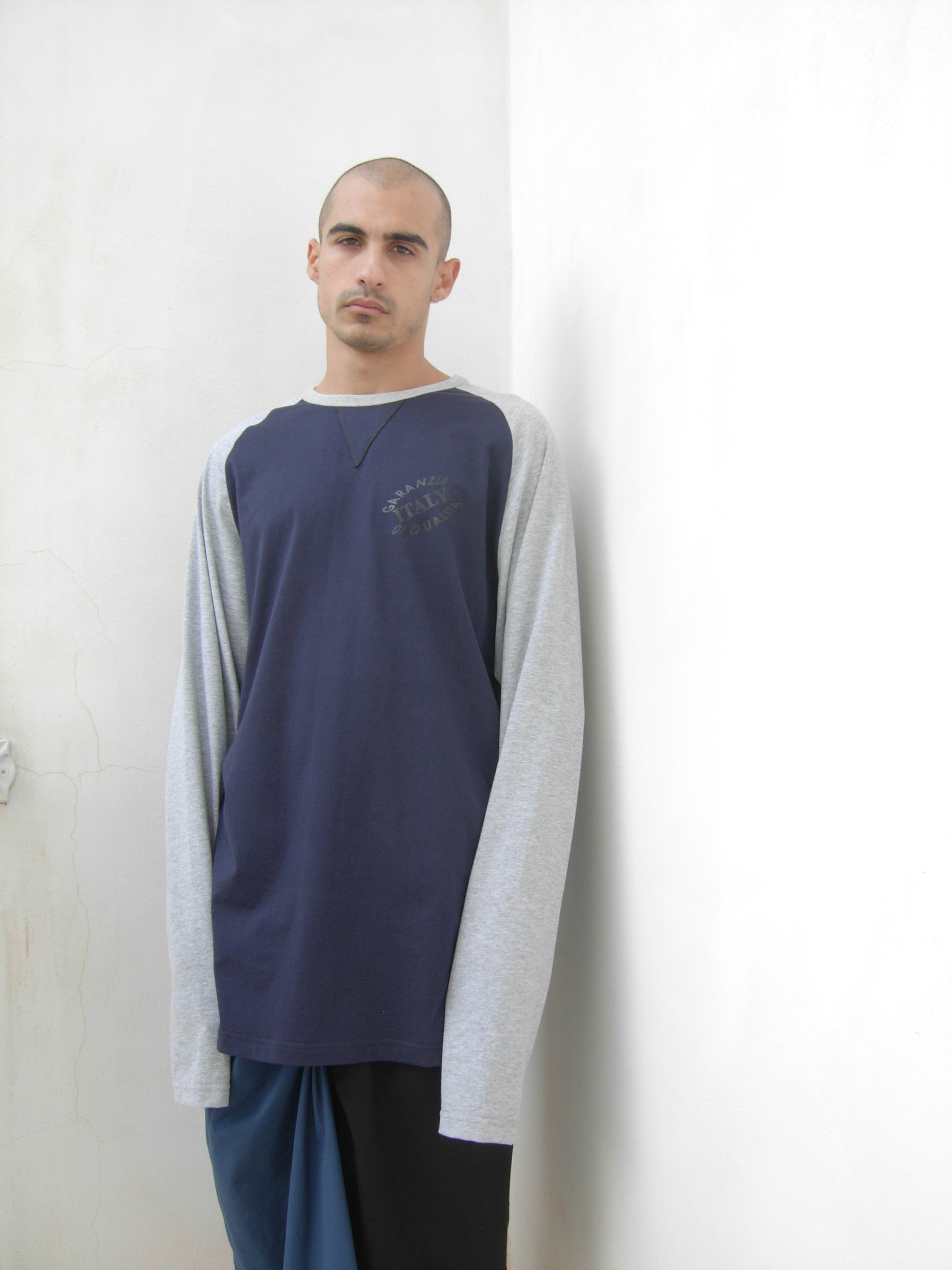 round neck elongated longsleeves navy grey
