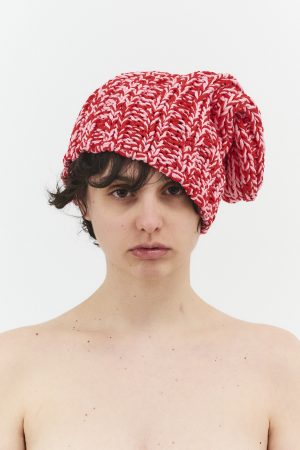 hand knitted beanie hat red/pink