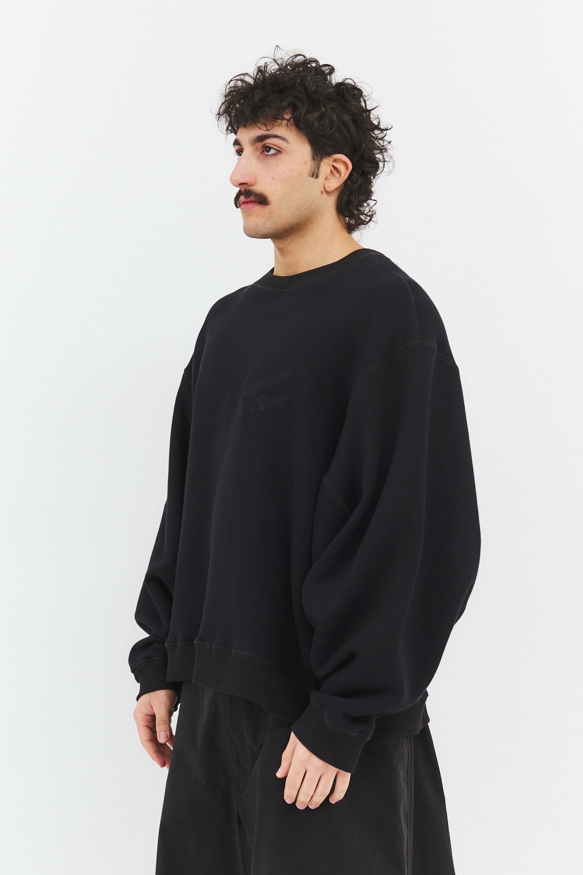 embroidery batwings sweatshirt Black